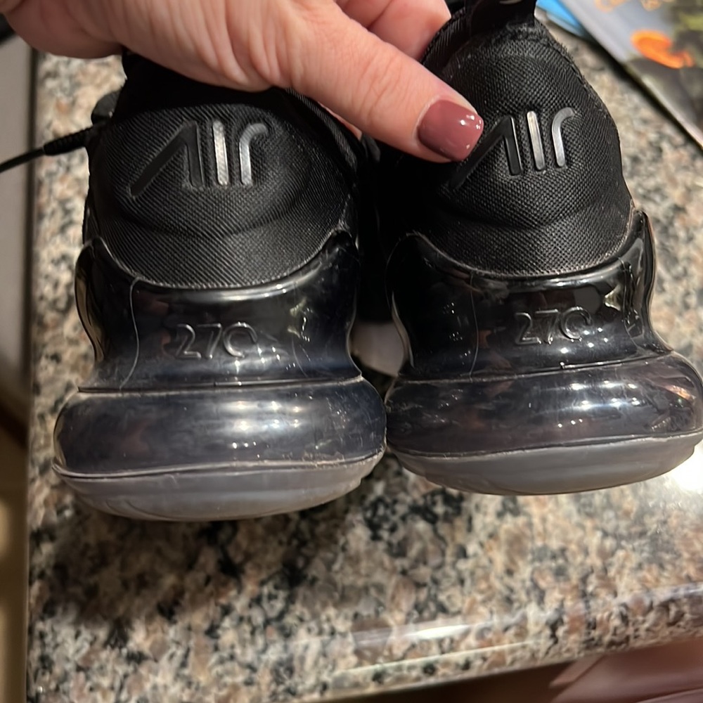 Nike AirMax 270 - Picture 3 of 5